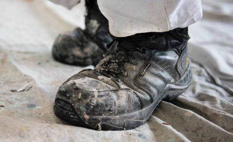 Cara Membersihkan Sepatu Safety